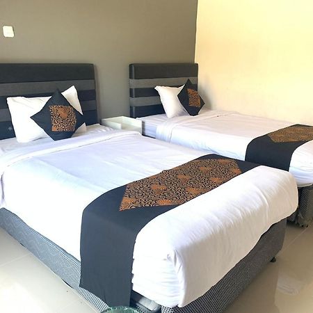 Hotel Tjahaja Baroe Syariah Mitra Reddoorz At Dukuh Kupang Surabaja Zewnętrze zdjęcie