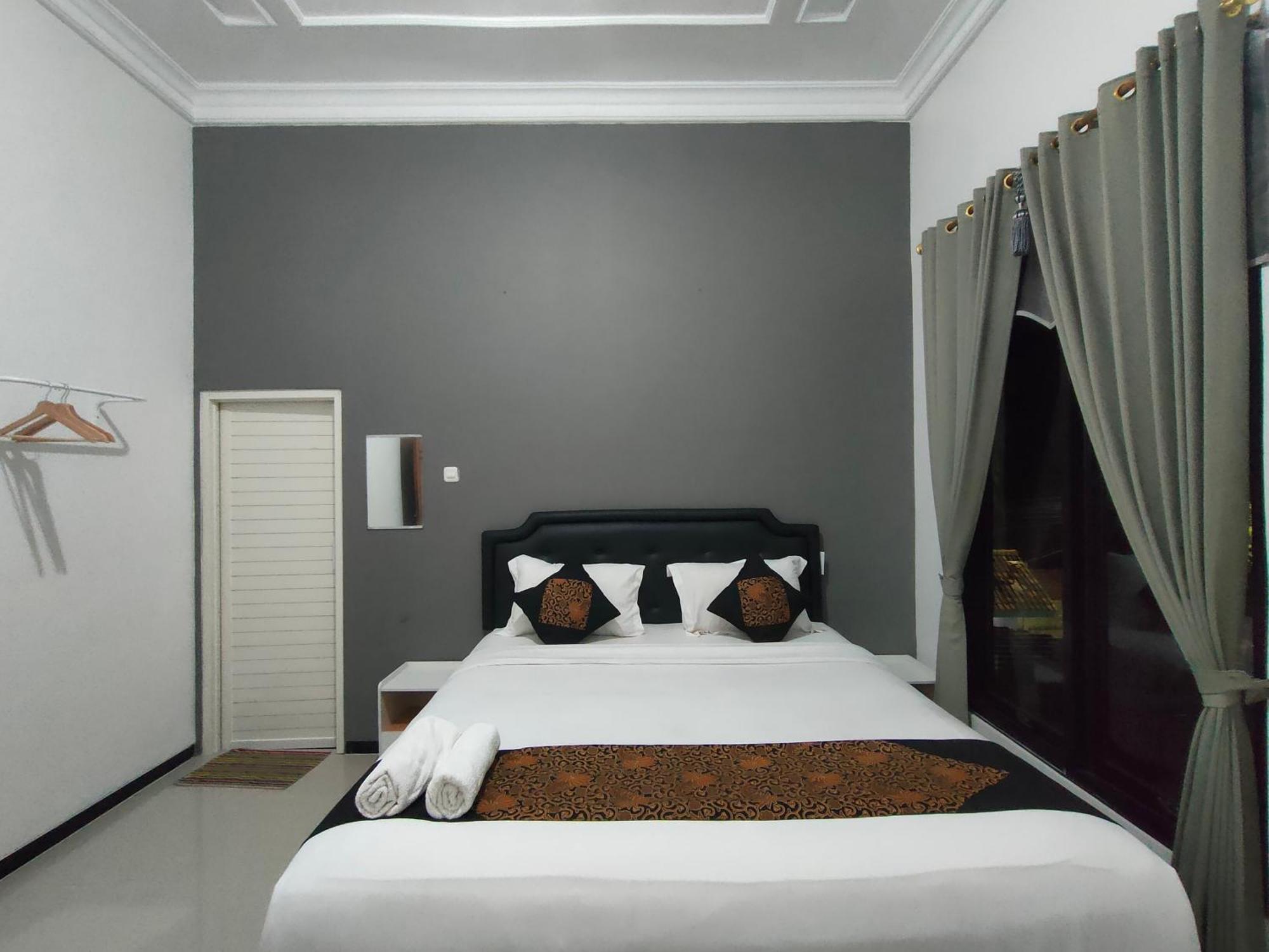 Hotel Tjahaja Baroe Syariah Mitra Reddoorz At Dukuh Kupang Surabaja Zewnętrze zdjęcie