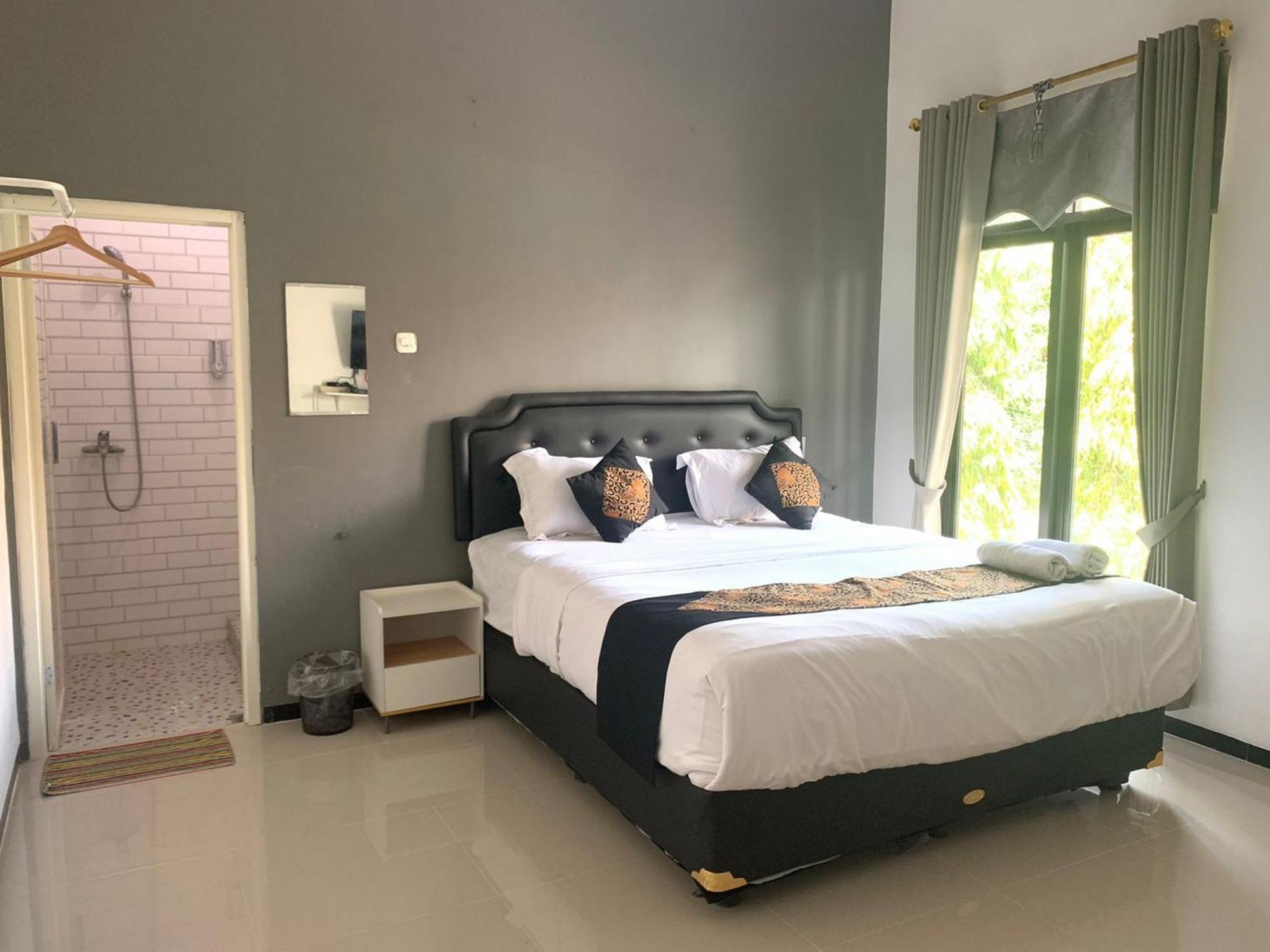 Hotel Tjahaja Baroe Syariah Mitra Reddoorz At Dukuh Kupang Surabaja Zewnętrze zdjęcie