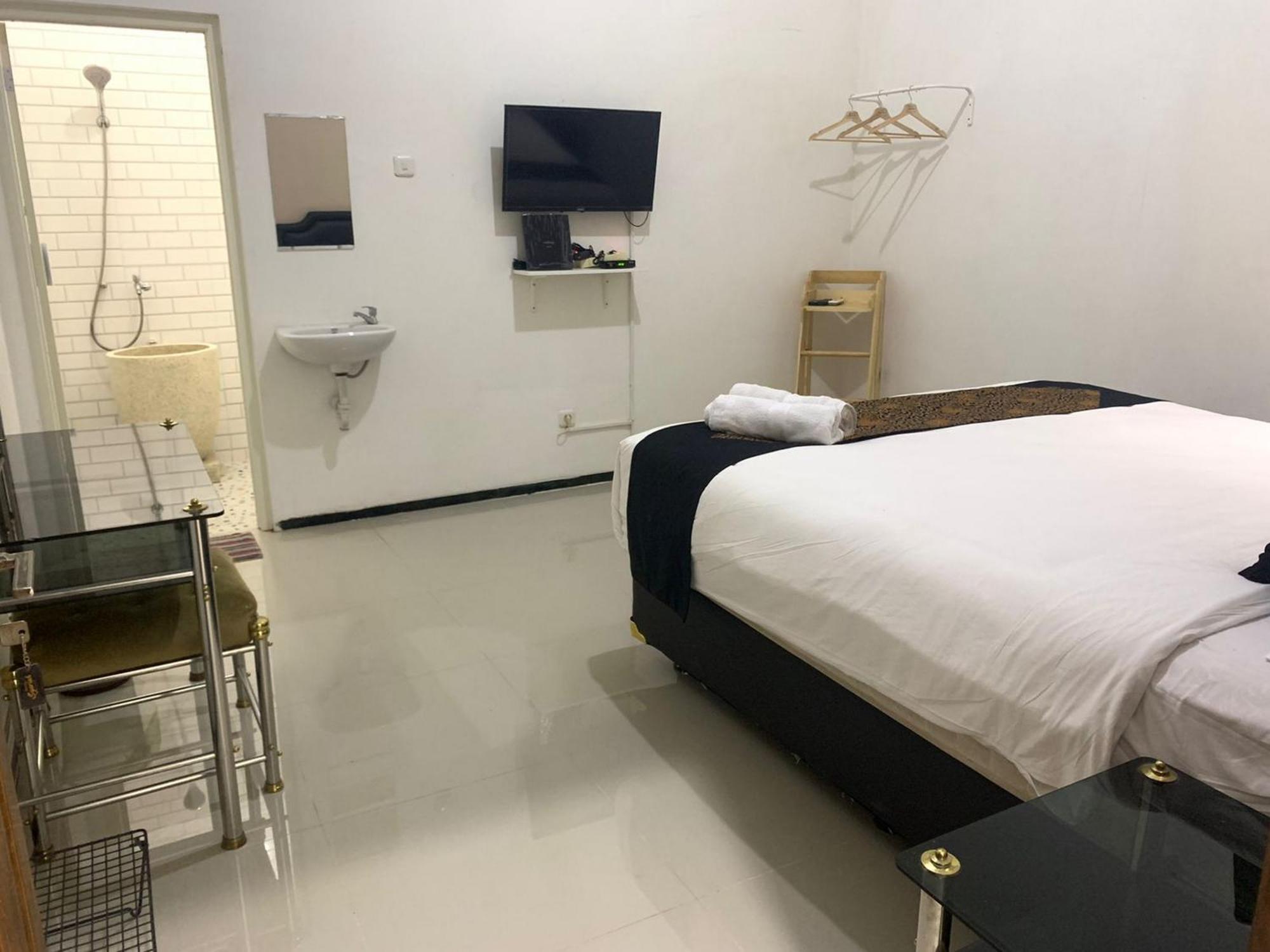 Hotel Tjahaja Baroe Syariah Mitra Reddoorz At Dukuh Kupang Surabaja Zewnętrze zdjęcie