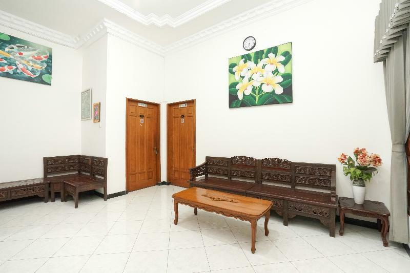 Hotel Tjahaja Baroe Syariah Mitra Reddoorz At Dukuh Kupang Surabaja Zewnętrze zdjęcie